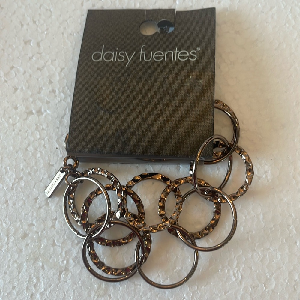 Daisy Fuentes double strand hammered signed prawns bracelet to closure brand new